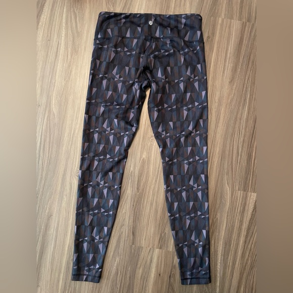 Lululemon Wunder Under Pant *Full-On Luon
Stained Glass Love Nightfall Black -10 - Picture 5 of 8